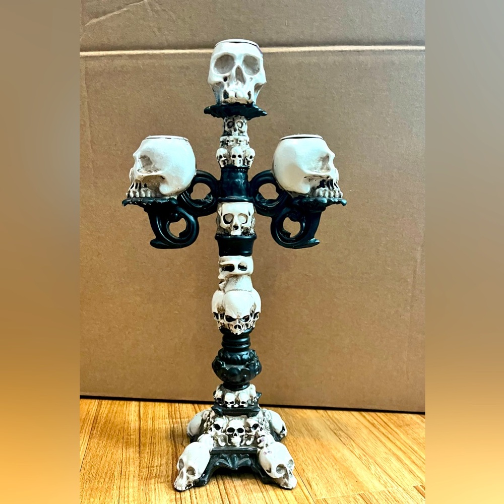 Set of 3 Skull Candle Holder, Resin Gothic Skeleton Head Candlestick, Halloween